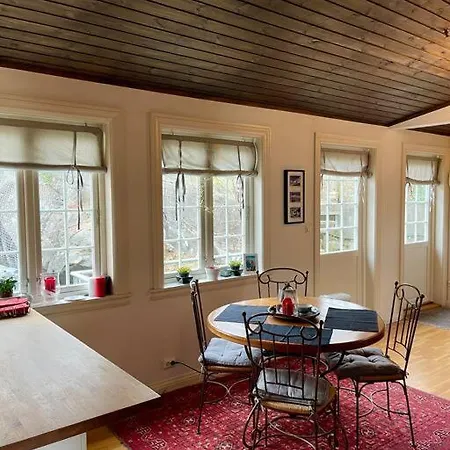 Sentral Og Solrik Lofts Leilighet, Med 2 Soverom Lägenhet *
