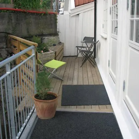Sentral Og Solrik Lofts Leilighet, Med 2 Soverom Lägenhet Arendal